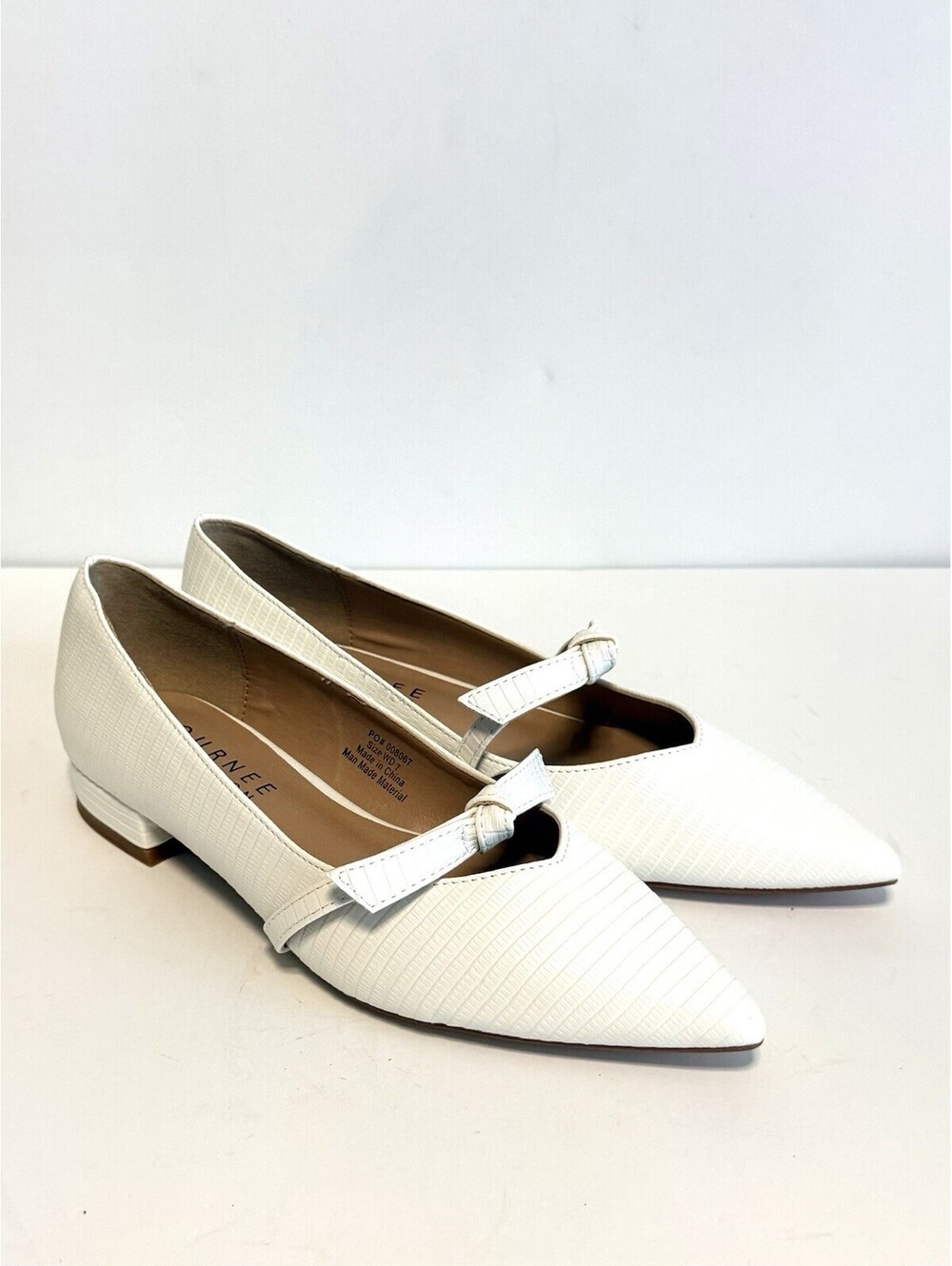 Journee Collection Cait Women’s Size 7 W White Pointed Toe Mary Jane Flats New